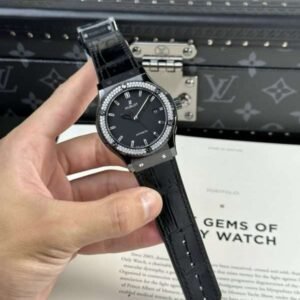 dong ho hublot rep 11 classic fusion ceramic dinh da swarovski tinh chinh 42mm 3 600x800 1.jpg