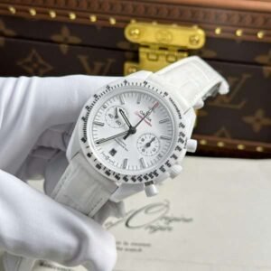 dong ho omega speedmaster white side of the moon che tac gom trang n1 44mm 4 600x600 1.jpg